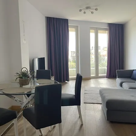 Status-m Xyz Apartment